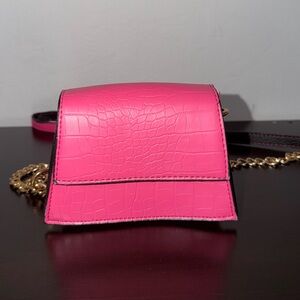 Pink Croc-Embossed Chain Strap Bag